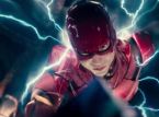 Ta en närmare titt på Ezra Millers nya kostym i The Flash