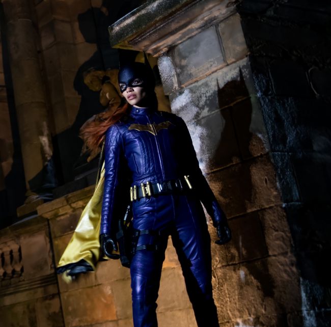 DC och Warner visar upp Batgirl-dräkten